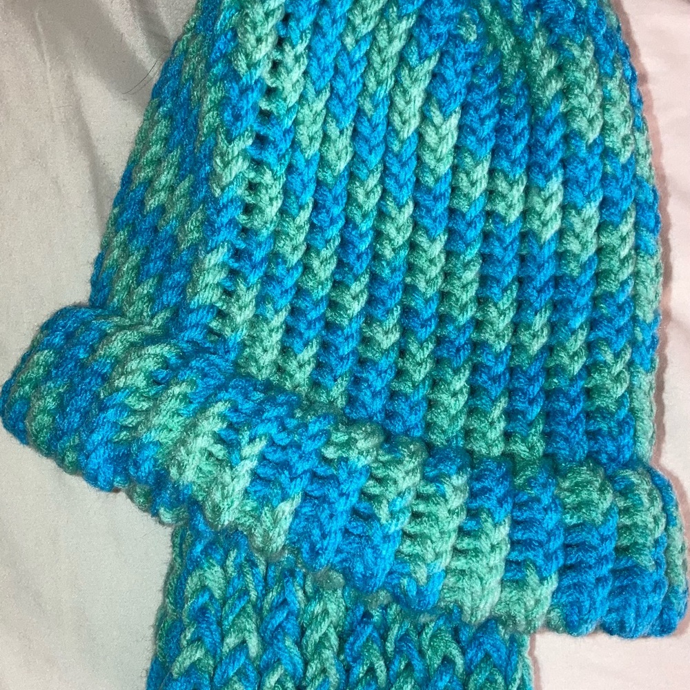 HANDMADE blue and green knit beanie hat and scarf set for adults - Picture 2 of 6